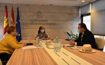 REUNIÓN CON EL PRESIDENTE DE ACAMAFAN, LA CONSEJERA Y VICECONSEJERA DE BIENESTAR SOCIAL PARA LA PRESENTACIÓN DEL NUEVO DECRETO LEY DE FAMILIAS NUMEROSAS