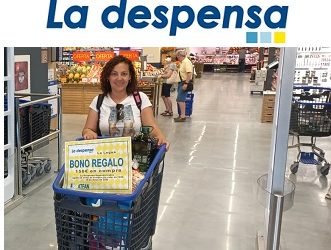 Entregado el carro de la compra sorteado en «La Despensa» de la Legua-Toledo.