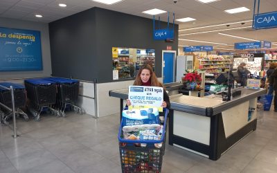 Entregado el carro de la compra sorteado en Tembleque.